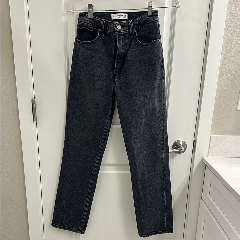 Abercrombie & Fitch - 90’s Straight Ultra High Rise Black Denim Jeans